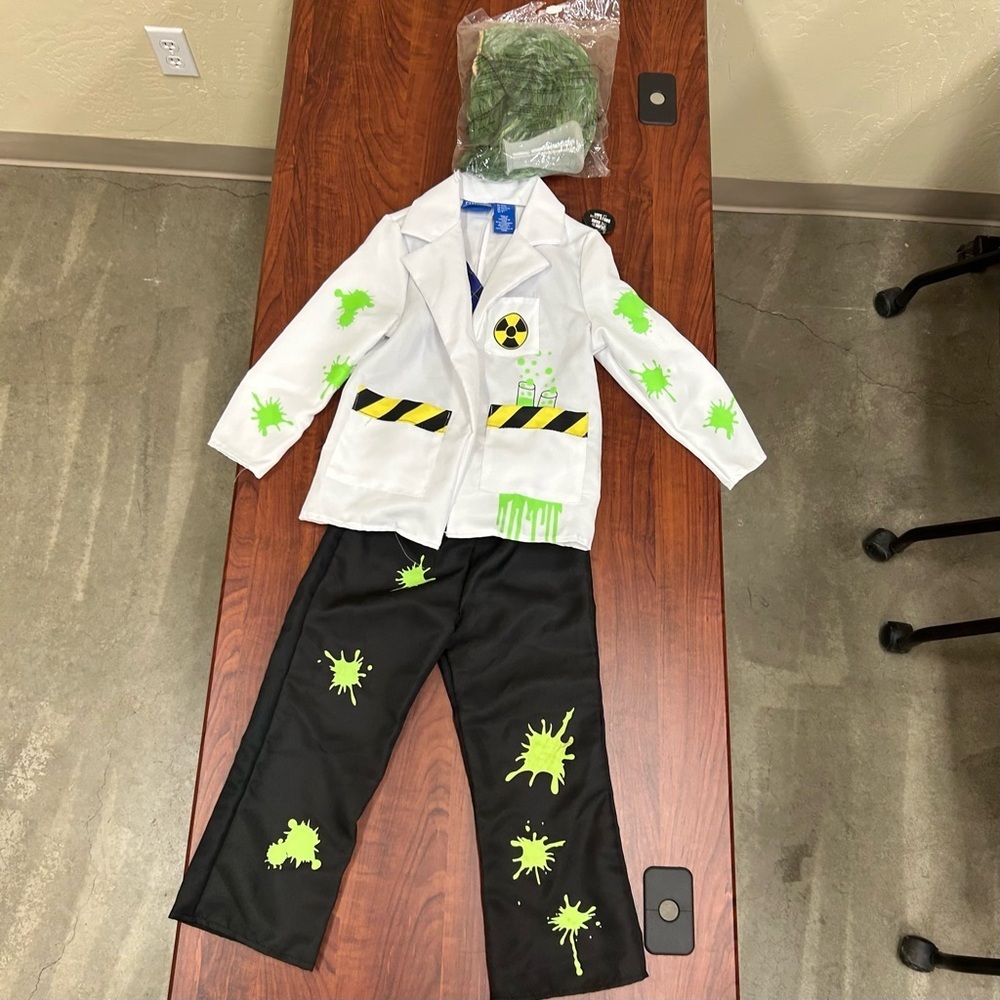 NEW Kids Scientist Halloween Costume Costume with Green Splatter Design Size:XS